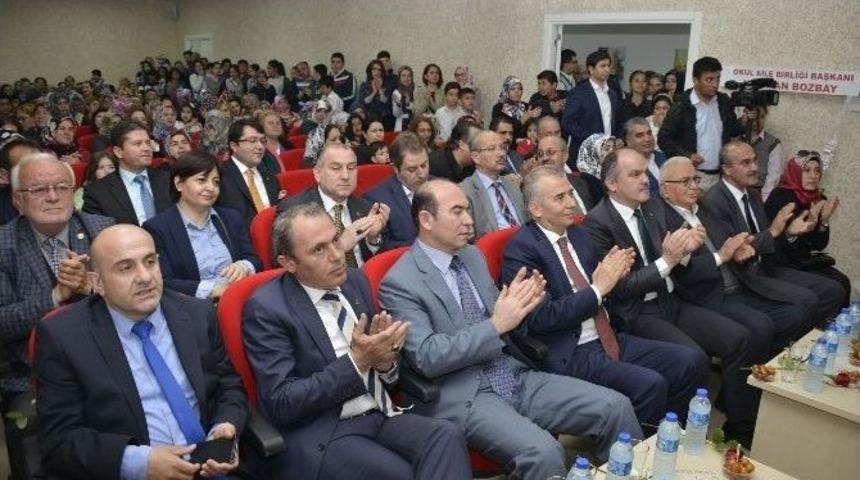 Başkan G&uuml;rlesin&rsquo;den Eğitime Destek