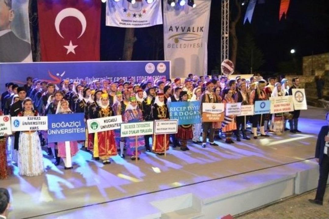 Ayvalık&rsquo;ta &Uuml;niversiteler Arası Halk Oyunları Coşkusu