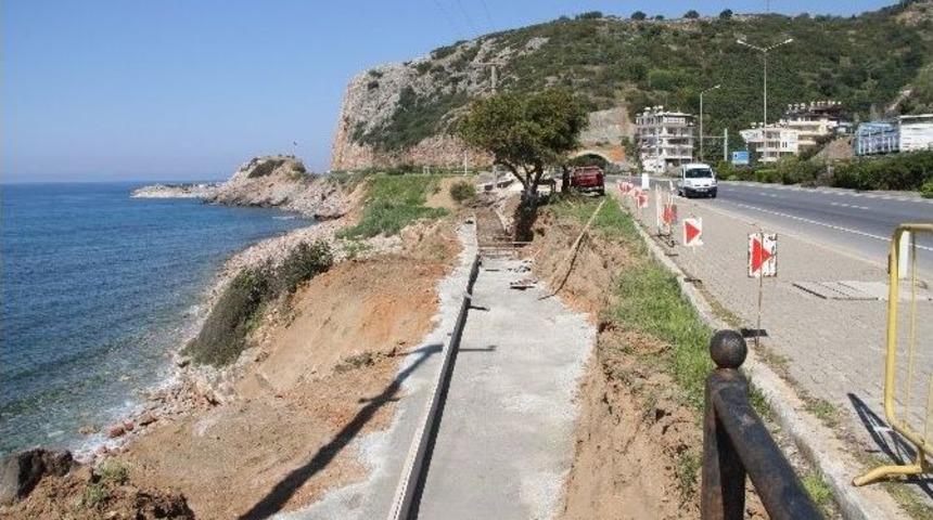 Alanya&rsquo;da Yol, Menfez, İstinat Duvarı &Ccedil;alışmaları Devam Ediyor
