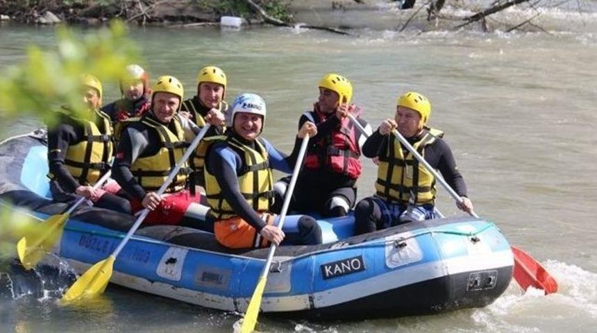 Vali Ali Fidan İlk Kez Rafting Yaptı