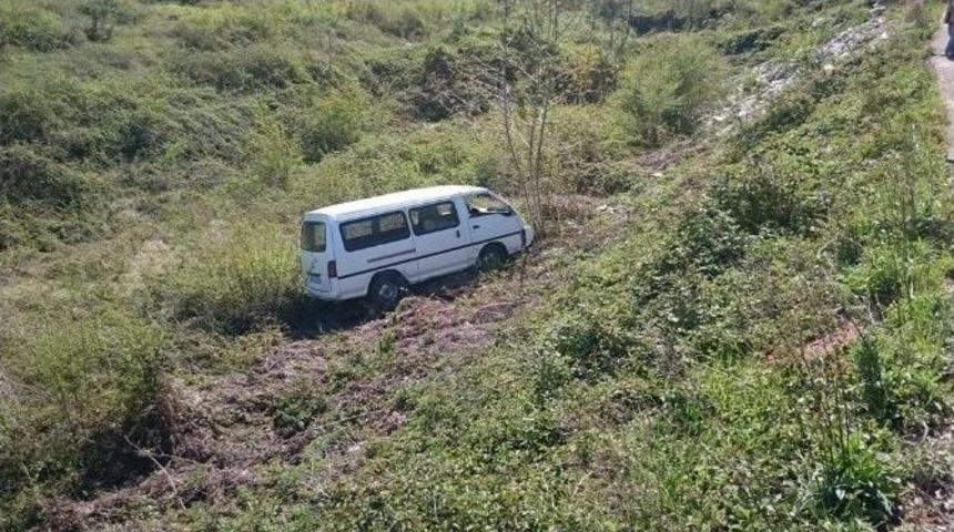 Kediye &Ccedil;arpmamak İsterken Kaza Yaptı: 2 Yaralı