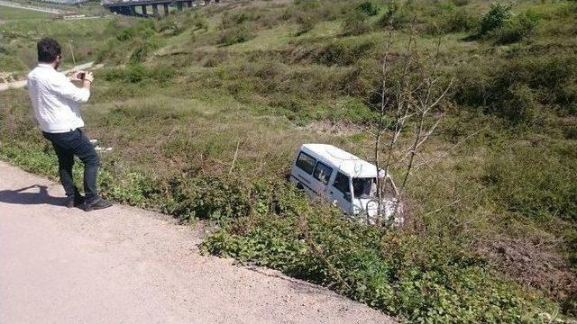 Kediye Çarpmamak İsterken Kaza Yaptı: 2 Yaralı