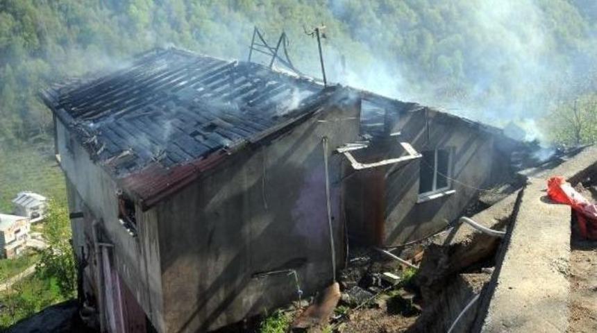 Kızını Yanan Evde Sanan Anne Ağladı