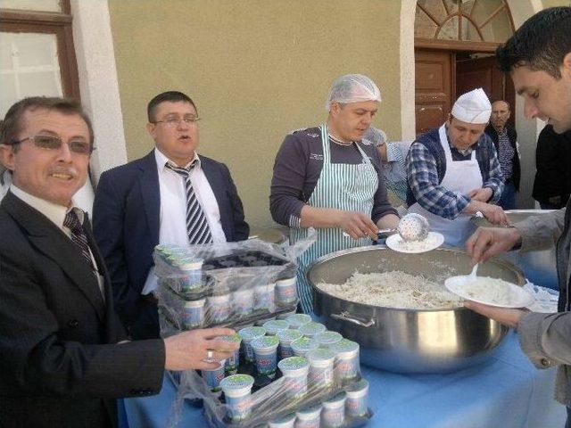 Hisarcık&rsquo;ta Bin Kişiye Kutlu Doğum Pilavı Dağıtıldı 1