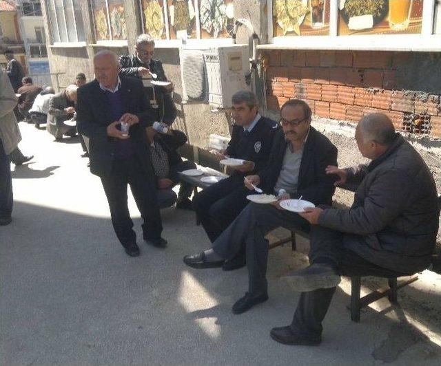 Hisarcık&rsquo;ta Bin Kişiye Kutlu Doğum Pilavı Dağıtıldı 2