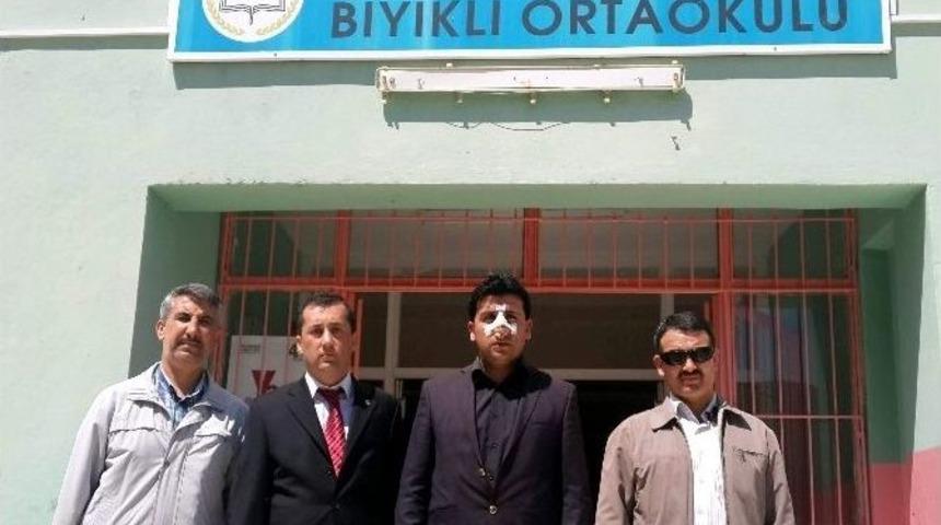 Aydın&rsquo;da &Ouml;ğrenci Yakınları &Ouml;ğretmeni Hastanelik Etti