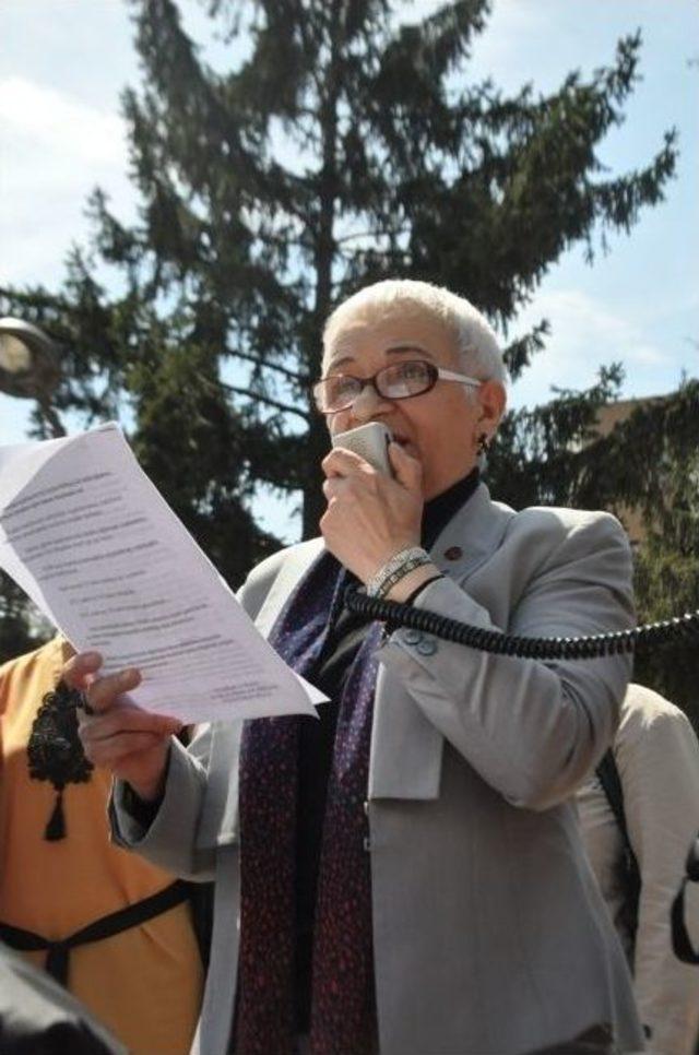 Tkb Üyeleri Kadına Şiddeti Protesto Etti