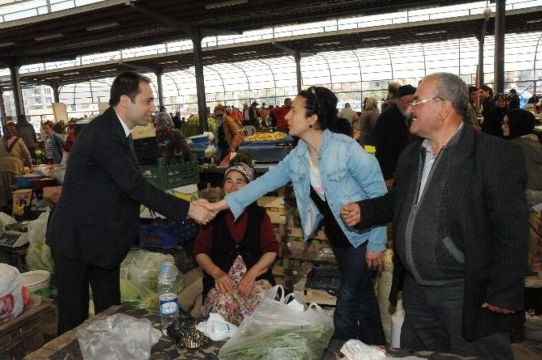 K&uuml;rşat Tuna&rsquo;dan Cuma Pazarına Ziyaret