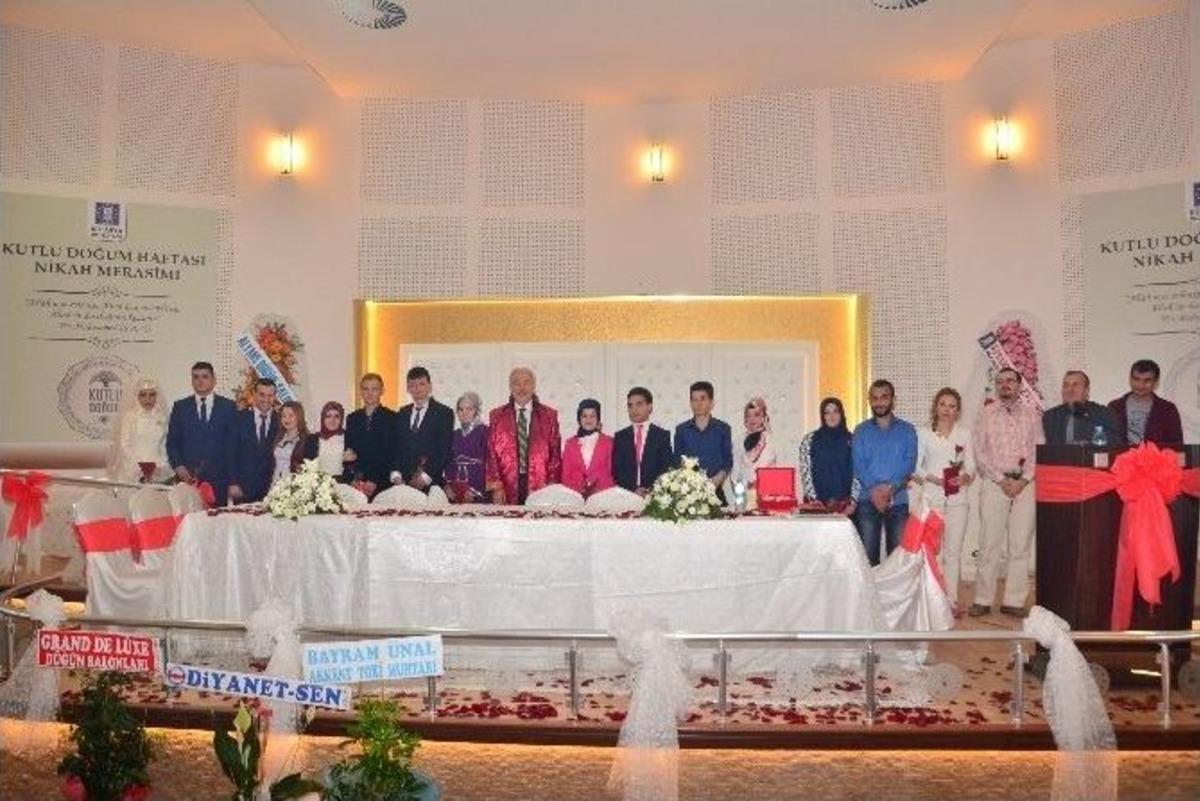 K&uuml;tahya Belediyesi, Kutlu Doğum Haftası Nedeniyle Toplu Nikah T&ouml;reni D&uuml;zenledi