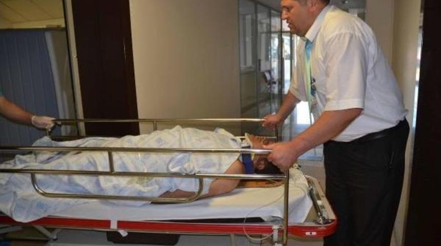 Tarlasını S&uuml;rerken Devrilen Trakt&ouml;r&uuml;n&uuml;n Altında Kaldı