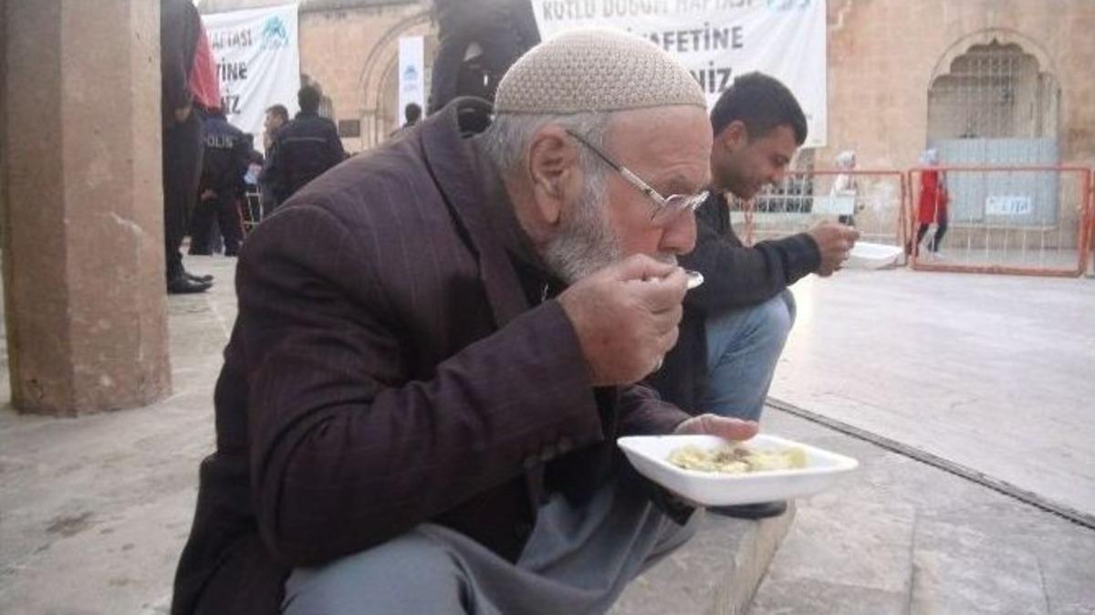Şanlıurfa&rsquo;da 25 Bin Kişiye Tirit Ziyafeti