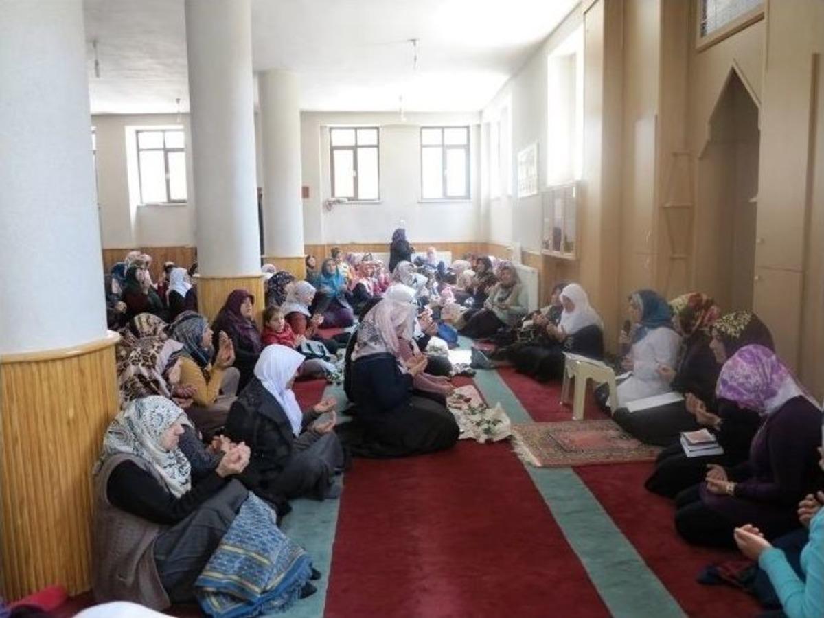 Van&rsquo;da &ldquo;kutlu Doğum Haftası&rdquo; Etkinliğinde Boyalar Kız Kur&rsquo;an Kursunda K&uuml;rt&ccedil;e Mevlid Okundu