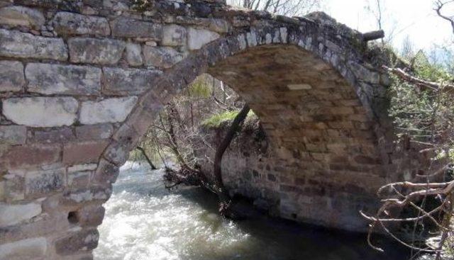 300 Yıllık Köprü Hala Ayakta