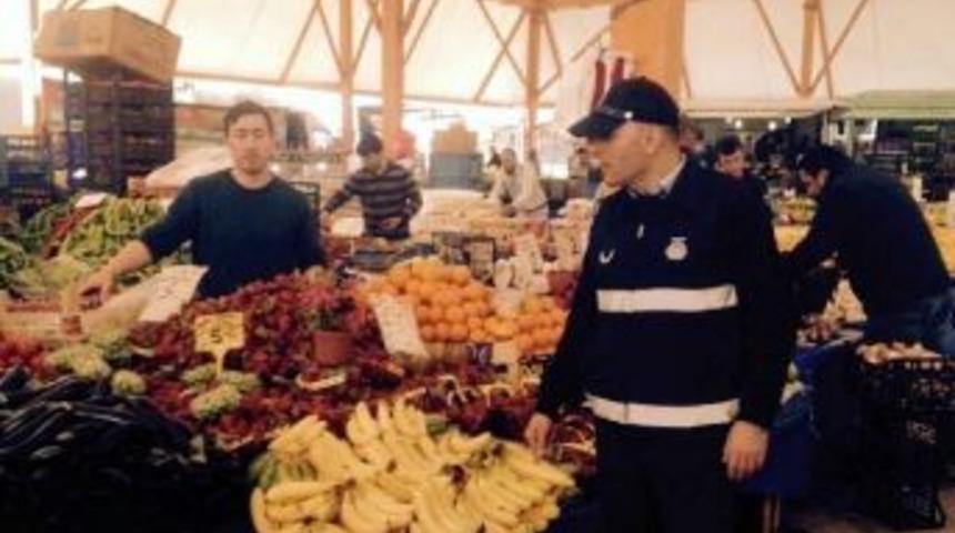 İzmit&rsquo;te Zabıta&rsquo;dan Pazar Etiketlerine Yakın Takip
