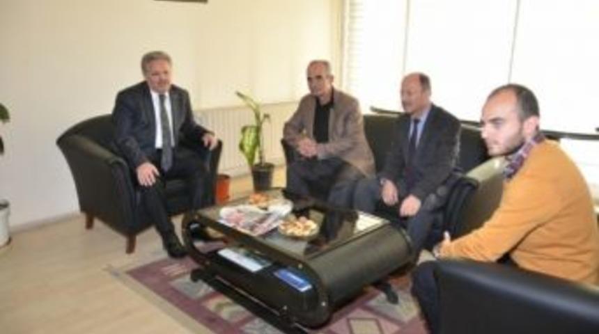 Vali Kahraman&rsquo;dan T&uuml;rkiye Gazetesi Ve İha&rsquo;ya Ziyaret