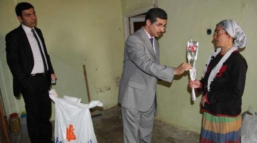 İl&ccedil;e M&uuml;ft&uuml;s&uuml; Hastane Ziyaret Edip Fakir Ve Muhta&ccedil; Ailelere Yardımda Bulundu