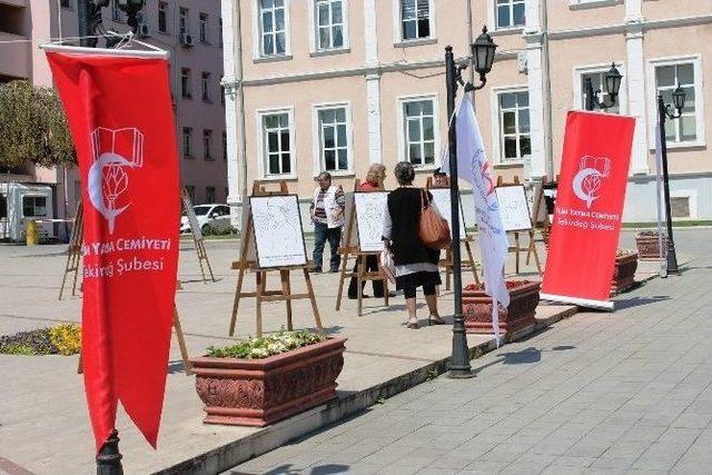 Tekirdağ’da 40 Hadis, 40 Çizgi Karikatür Sergisi Açıldı