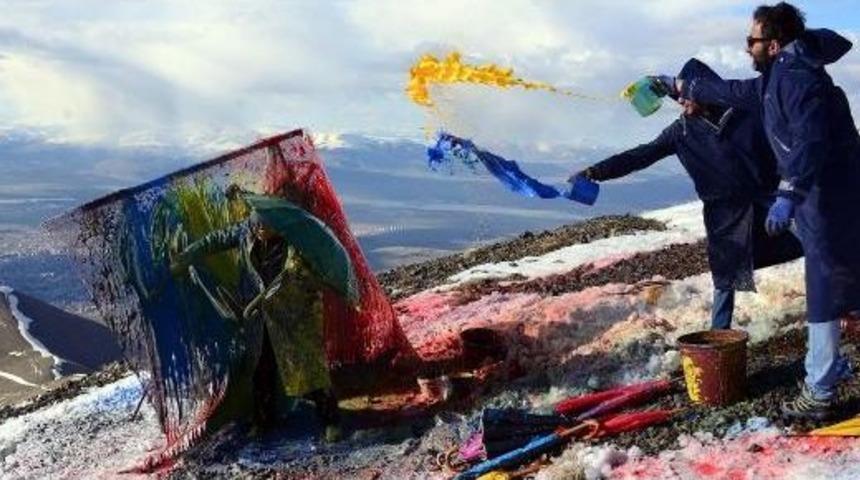Zirvede Dekandan Performans G&ouml;sterisi
