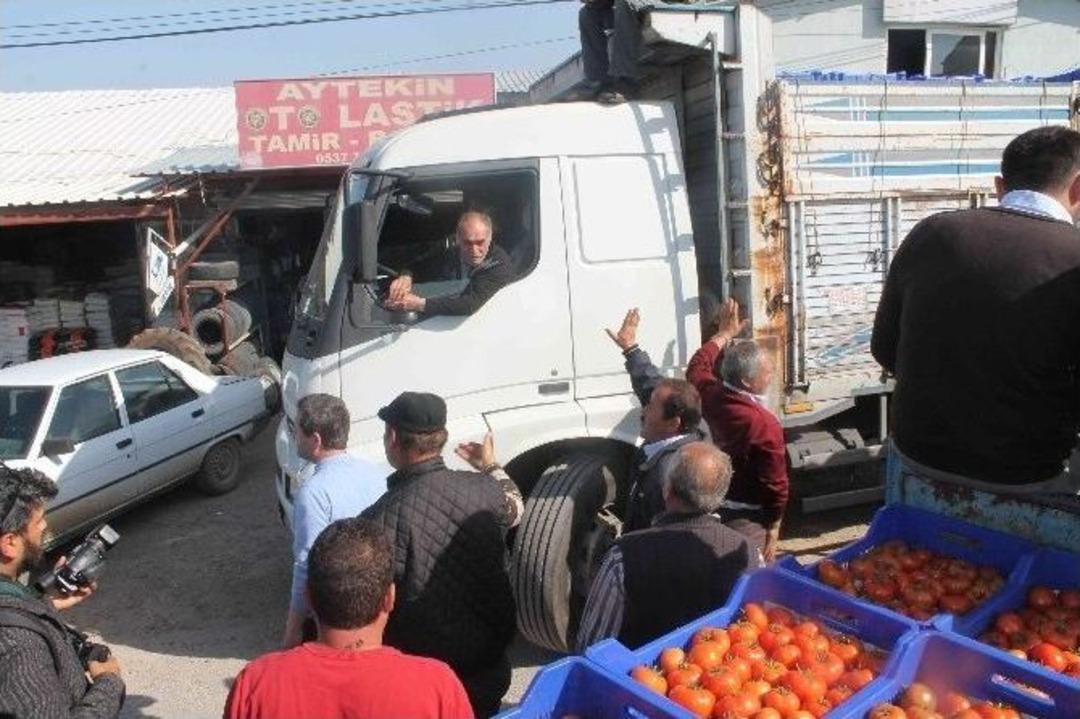 &Uuml;reticiler Fethiye&rsquo;de Toptan Sebze Halini Kapatıp Eylem Yaptı