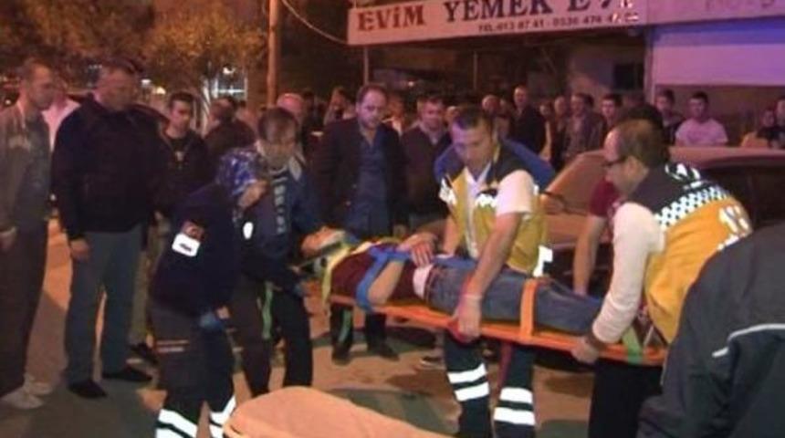 İtfaiye Ile Servis Aracı &Ccedil;arpıştı: 4 Yaralı