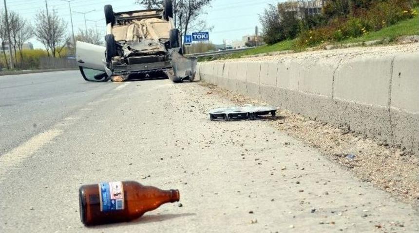 Şof&ouml;r Takla Atan Otomobili Bırakıp Ka&ccedil;tı
