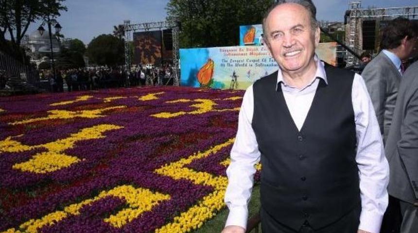 İstanbul'a D&uuml;nyanın En B&uuml;y&uuml;k Lale Halısı