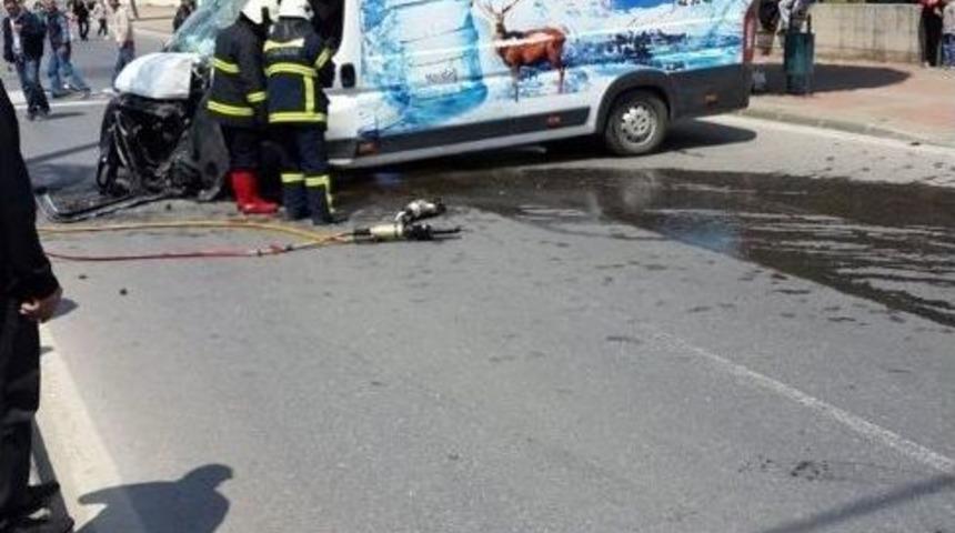 Yayaya Vurmamak İsterken Aydınlatma Direğine &Ccedil;arptı