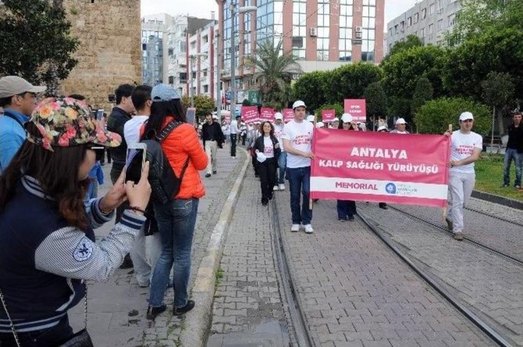 Kalp Sağlığı İ&ccedil;in Hem Y&uuml;r&uuml;d&uuml;ler Hem De Yoga Yaptılar