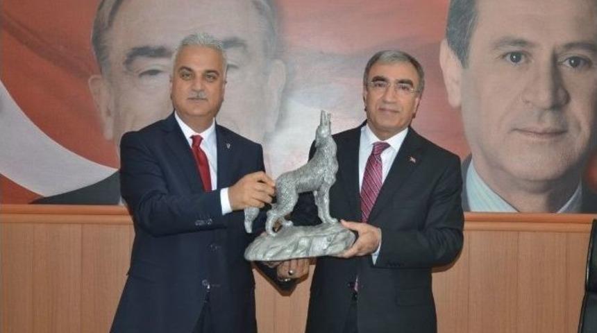 Mhp Genel Başkan Yardımcısı Oktay &Ouml;zt&uuml;rk, Mhp Adana İl Başkanlığı&rsquo;nı Ziyaret Etti
