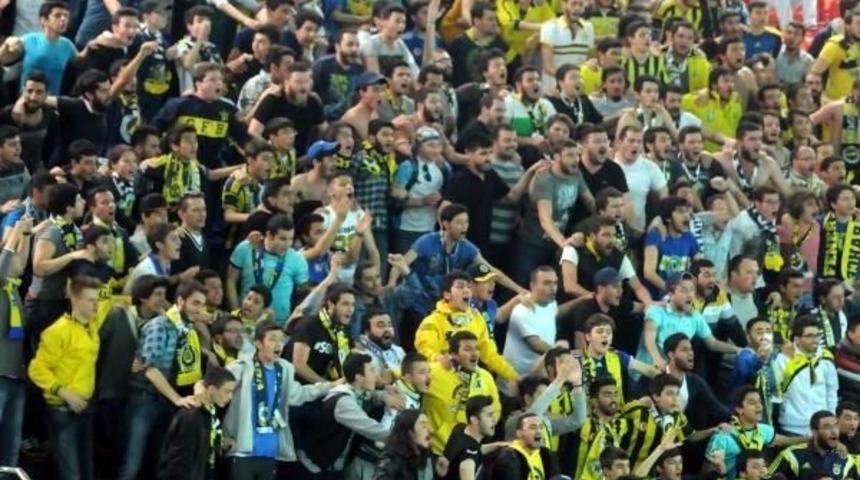 İzmir&rsquo;De Olaylı Derbi