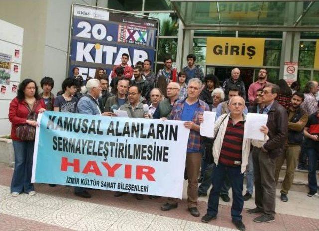 İzmirliler T&uuml;yap Kitap Fuarı na Akın Etti 1