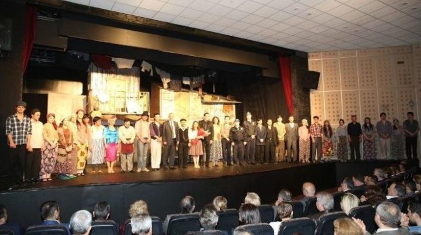 B&uuml;y&uuml;kşehir Personeli Tiyatroda Buluştu