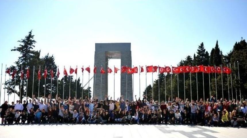 Bursalı &Ouml;ğrenciler Şehitlikleri Gezdi