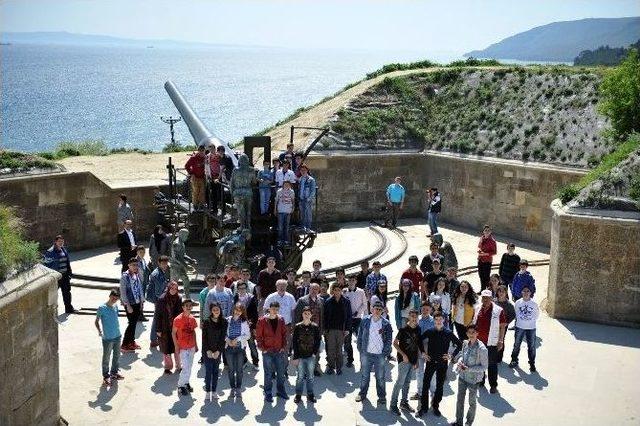 Bursalı Öğrenciler Şehitlikleri Gezdi 1