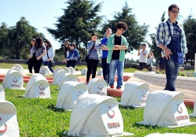 Bursalı Öğrenciler Şehitlikleri Gezdi 2