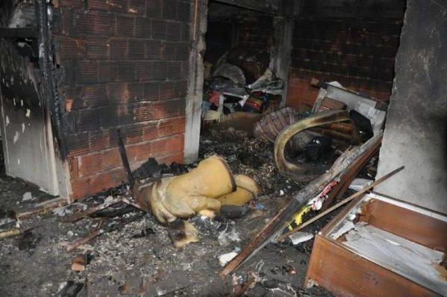 Apartmanda Çıkan Yangında 10 Kişi Dumandan Etkilendi
