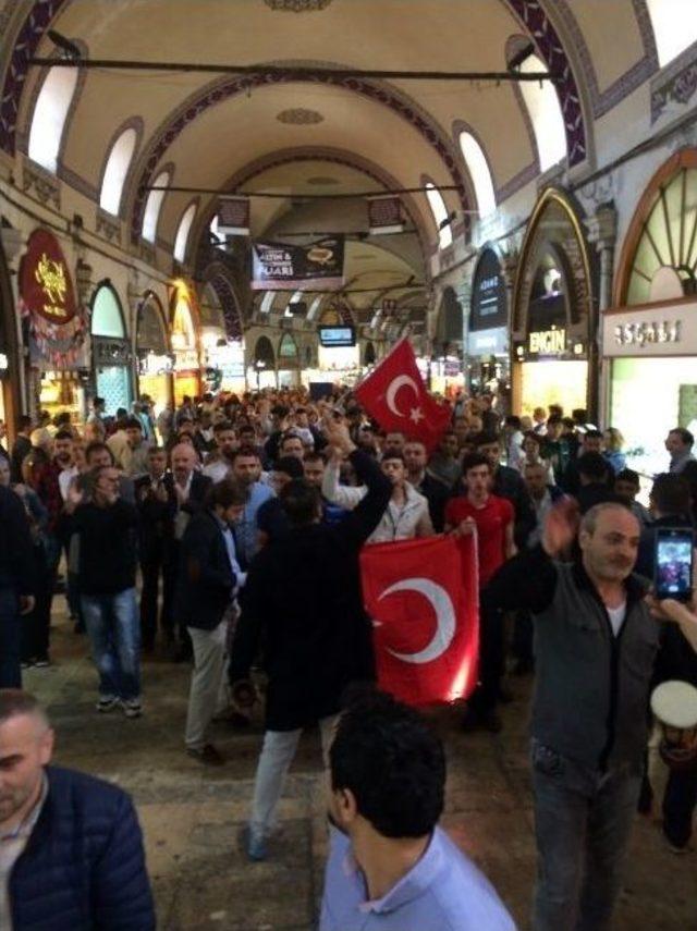 Kapalı &Ccedil;arşı Esnafı Tahliye Kararını Protesto Etti 2