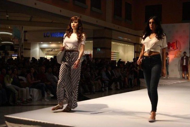 Ünlü Mankenler, İlkbahar-yaz Defilesinde Podyuma Çıktı G4