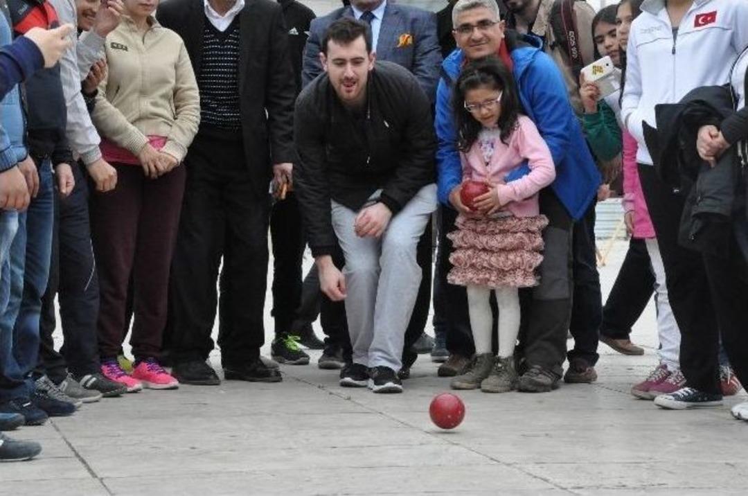 Engelli Ve Engelsiz Bireyler Beraber Spor Yaptı