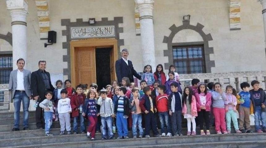 Anaokulu &Ouml;ğrencileri Camiyi Gezdi