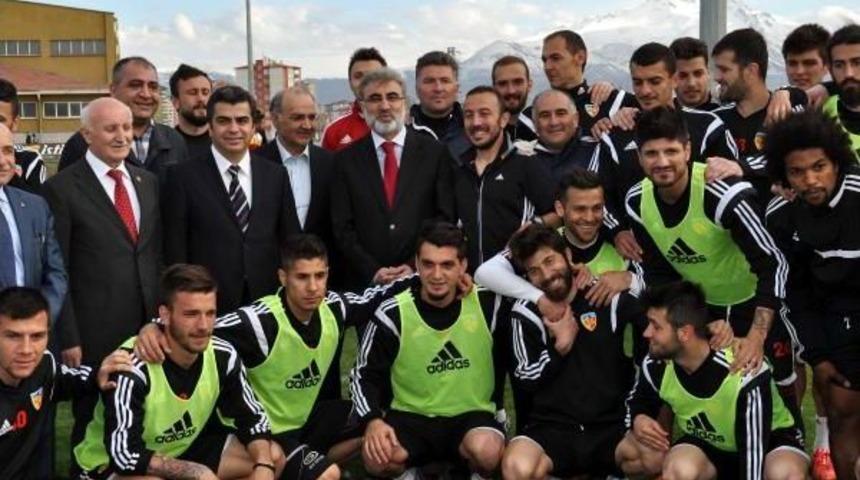 Bakan Yıldız: Bol Keseden Atanların Vaatlerine Aldanmayın (2)