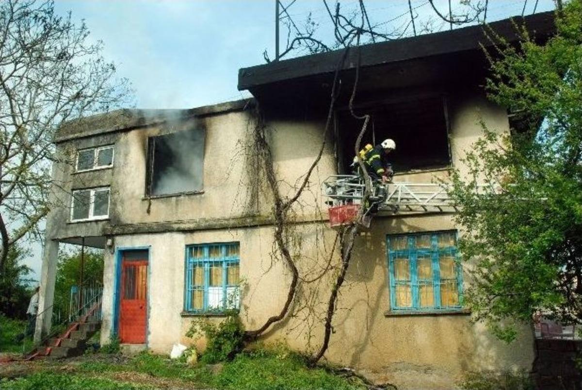 Yaşlı Adam Yanarak &Ouml;ld&uuml;