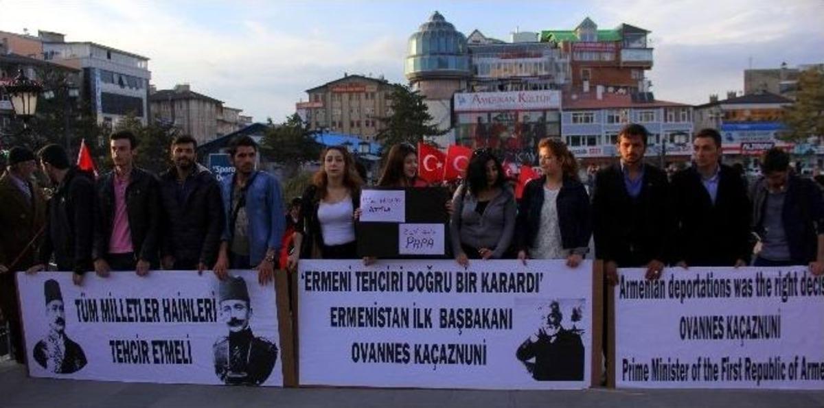 &Uuml;niversite &Ouml;ğrencileri &ldquo;s&ouml;zde Ermeni Soykırımı&rdquo; İddialarını Protesto Etti