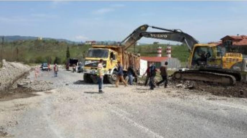 Kamyon Devrildi, Ereğli-devrek Yolu 1 Saat Trafiğe Kapandı