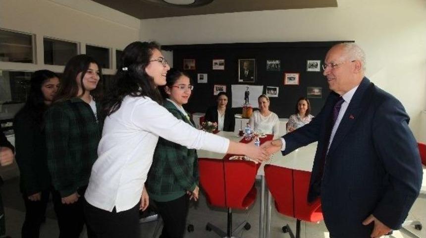 Yaşar&rsquo;dan &Ouml;ğrencilere Hayat Dersi