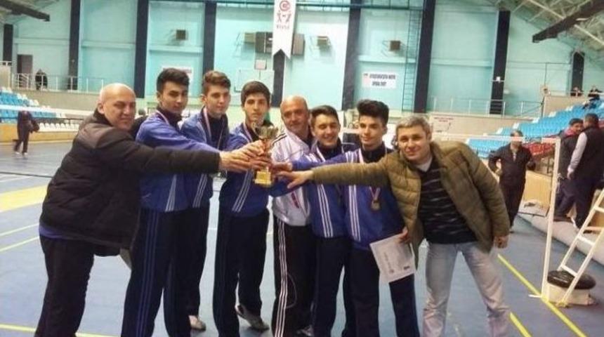 Badminton T&uuml;rkiye Şampiyonasında Bursa R&uuml;zgarı