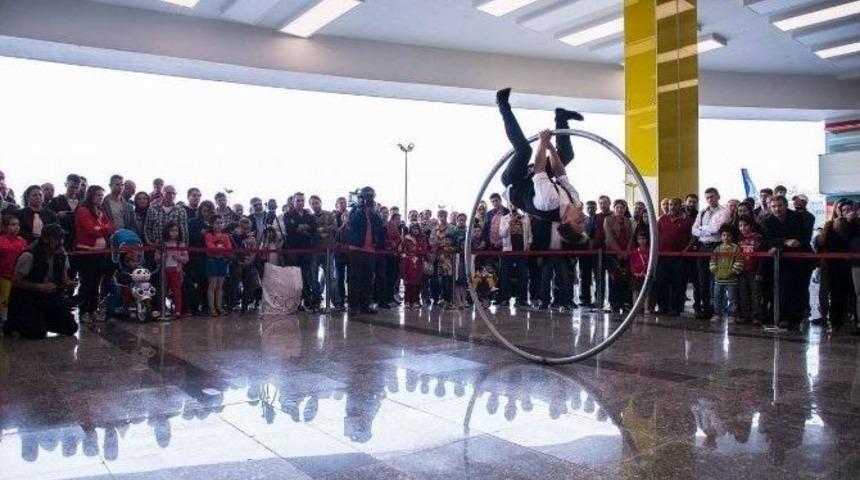 Catwallakrobats&rsquo;ın T&uuml;rkiye&rsquo;deki İlk G&ouml;sterisine B&uuml;y&uuml;k İlgi