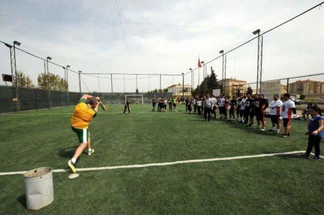 Dedeleri Savaştı, Torunları Kriket Oynadı