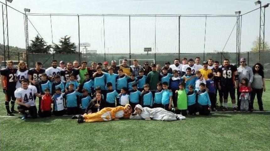 Avustralyalı Lauren&rsquo;den Futbol Şov