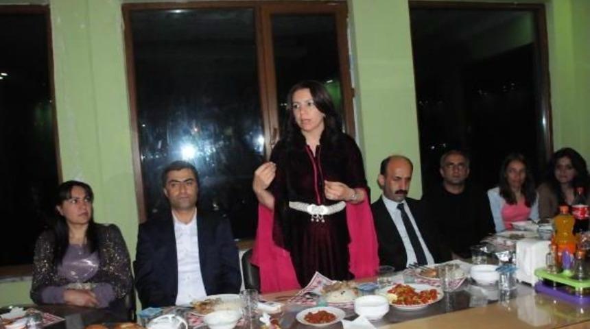 Hakkari'de Hdp Adayları, Esnafla Yemekte Buluştu